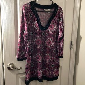 1X  24 in wide￼ 30 inches long from shoulder seam, multicolors